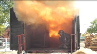 Demostratie Flashover  Backdraft trainingsunit Fireflash [upl. by Ahsienad]