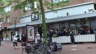 Lange rij voor uitverkoop Its [upl. by Tobie]