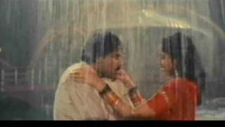 vijayashanti hot rain song frm GANGLEADER [upl. by Inajna]