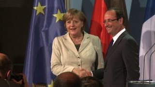 Merkel et Hollande affichent lunion face à la crise grecque [upl. by Ddahc]