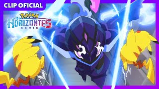 ¡Ceruledge vs Capitán Pikachu  Serie Horizontes Pokémon  Clip oficial [upl. by Gannie]