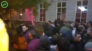 Een groep hooligans zocht de confrontatie met PSVsupporters [upl. by Rubi]