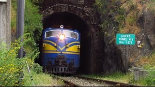 Locomotoras E 3017 y D 16012 cruzando Túnel Chepe y Río Biobio [upl. by Ynnaffit]