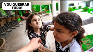 A Aninha Ficou Com Ciúmes e DESTRUIU Todo Material Escolar Das Meninas [upl. by Deck]