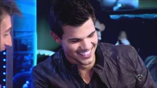 Taylor Lautner cantando quotLobo hombre en parisquot el hormiguero [upl. by Manon]