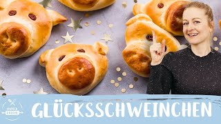 Glücksschweinchen aus Hefeteig – deine Liebsten werden sich riesig freuen 🍀😍🐷 I Einfach Backen [upl. by Rogovy143]