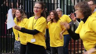 Flashmob pour célébrer la Journée mondiale de la santé mentale [upl. by Glanti]