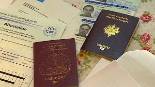 Le passeport français a la cote à South Kensington [upl. by Rahr177]