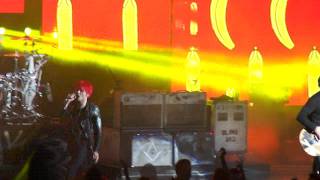 Gerard Way Singing quotFirst Datequot with Blink 182 91111 Detroit [upl. by Glovsky913]