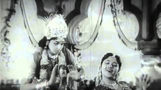 Kaththiruppaan Kamalakannan  Sivaji Ganesan Padmini  Uthama Puthiran  Tamil Classic Song [upl. by Eesdnil]