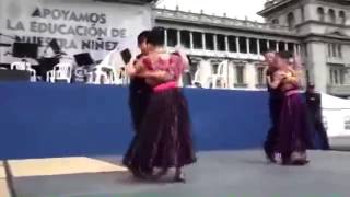 Niños de Guatemala bailando Marimba EN TERCERA DIMENSIÓN [upl. by Tobias114]