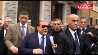 Senato contestato Berlusconi al suo arrivo Lui quotVergognaquot 16032013 [upl. by Baskett]