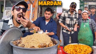 PAKISTANI STREET FOOD IN MARDAN  Nalli Chapal Kebab Meat Pulao amp Mutton Rosh [upl. by Carole966]