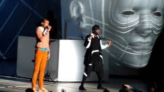 WillIAm amp Stromae  Papaoutai  Live Surprise  Paris Bercy WillPowerTour 16122013 HD [upl. by Iturk]