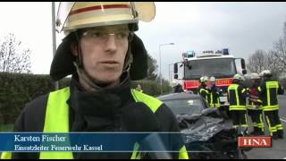 Frontalzusammenstoß auf B83 in Kassel Drei Schwerverletzte [upl. by Rusty]