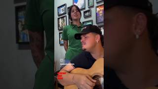 Ana Castela e seu amigo cantando quotSolteiro Forçado quot apenas com a voz e um violão 🎶👏 anacastela [upl. by Erimahs125]