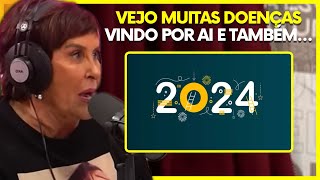 MARCIA SENSITIVA FAZ PREVISÕES PARA O ANO DE 2024😳  PodcatsDelas Cortes [upl. by Inva]