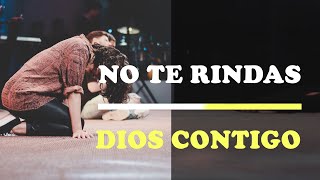 No Te Rindas  Dios Está Contigo  Vídeo de Motivación  Inspiración Cristiana [upl. by Zannini]