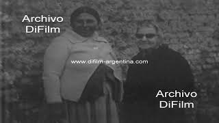 Mujeres bolivianas vendiendo verduras en una calle porteña de Bs As 1967 [upl. by Iahcedrom]