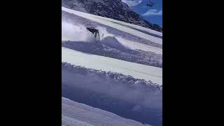 LE PIED POUR CE DAMEUR Ici Vivian Anselmet au sommet des pistes de ski de BonnevalsurArc [upl. by Adeehsar]