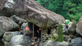 3 DAYS solo survival CAMPING  FISH TRAP CATCH and COOK Survival Shelter under the giant rock [upl. by Yecart]