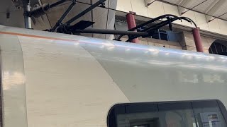 Pantograph dropping on a Thames link class 700 at Farringdon station [upl. by Dotti87]