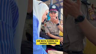 momen haru ketika anggota polisi menangis saat disuapin ibunya ‼️ polisi nangis haru ibu makan [upl. by Notyap]