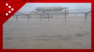 Acqua alta record allagamenti sul litorale a Sottomarina vicino allo sbarramento del Mose [upl. by Ahcsatan]