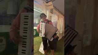 Griechischer Wein spontaner Auftritt Waldfest 2024 akkordeon accordion fisarmonica accomedy [upl. by Yentihw]