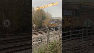 A FILTHY 56302 THRASHES through Uttoxeter class56 colasrail train britishrailways uttoxeter [upl. by Lednem936]