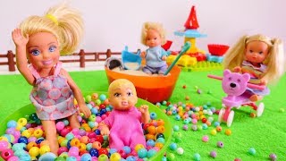 Barbie ve çocuklar oyun parkına gidiyorlar Kız oyuncakları [upl. by Eiznek463]