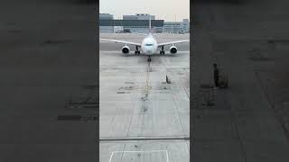 Airplane was coming to jet bridge hongkong [upl. by Hgiellek]