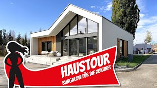 Bungalow Haustour Vision für die Zukunft und moderner Luxus  Elk Fertighaus  Hausbau Helden [upl. by Ycinuq618]