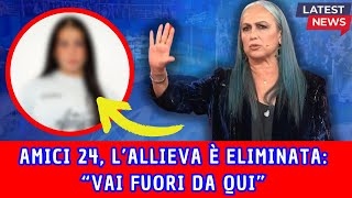 “Sei fuori dalla scuola” Amici 24 l’allieva è eliminata ha perso la sua sfida [upl. by Anwahsal]