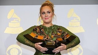 Adele arrasa en la 59 edición de los Grammy [upl. by Iorgos217]