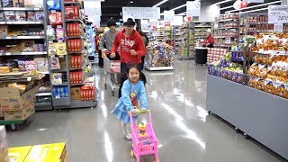 Boram finds toy food vs real food at the mart [upl. by Anyd661]