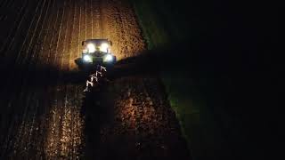 Ackern bei Nacht mit Claas Arion und Kverneland Pflug [upl. by Zeiger]