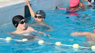 Natation  les enfants se jettent à leau [upl. by Nitaj70]