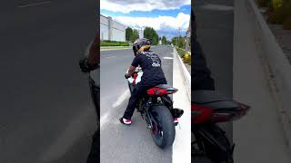 Gsxr 750 Full System Exhaust Start UpWheelie [upl. by Tanah495]