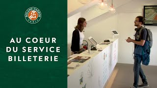 Au cœur du service Billetterie pendant RolandGarros [upl. by Notyard]