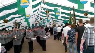 Einzug der Parade ins Zelt beim Schützenfest in Heiden Frühschoppen [upl. by Grindlay]