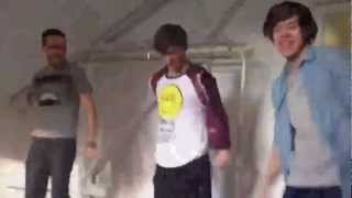 Liam Louis y Harry bailando Cmon Cmon [upl. by Westberg]