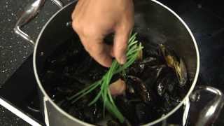 Technique de cuisine cuire des moules [upl. by Shena]