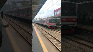 Asyiknya naik kereta commuter Tanah AbangSerpong Seru banget semoga lancar rejekinya [upl. by Sotsirhc]