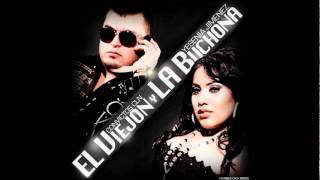 El Viejon Y La Buchona  Convictos CLN ft Yesenia Jimenez M A 2011 [upl. by Aicirtac]