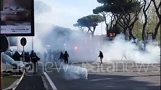 Roma  Lazio gli scontri davanti allo Stadio Olimpico [upl. by Eejan788]