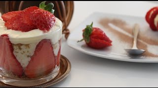 Verrine de fraises à la crème mousseline  كؤوس فراز بالكريمة [upl. by Efrem242]