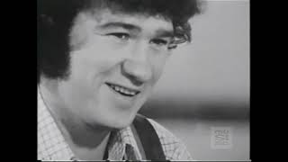 Robert Charlebois  Documentaire de sa tournée française de 1973 Broadcast INA [upl. by Olga]