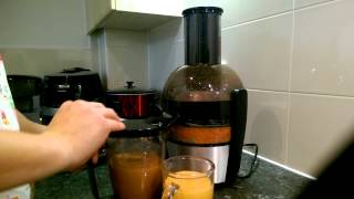 Philips Juicer Quick Demo  Viva Collection HR186301  HR183201  HR183601 [upl. by Aratihc]