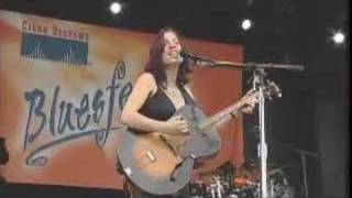 Ani DiFranco playing 78 H20 from her new album Reprieve [upl. by Edeline]